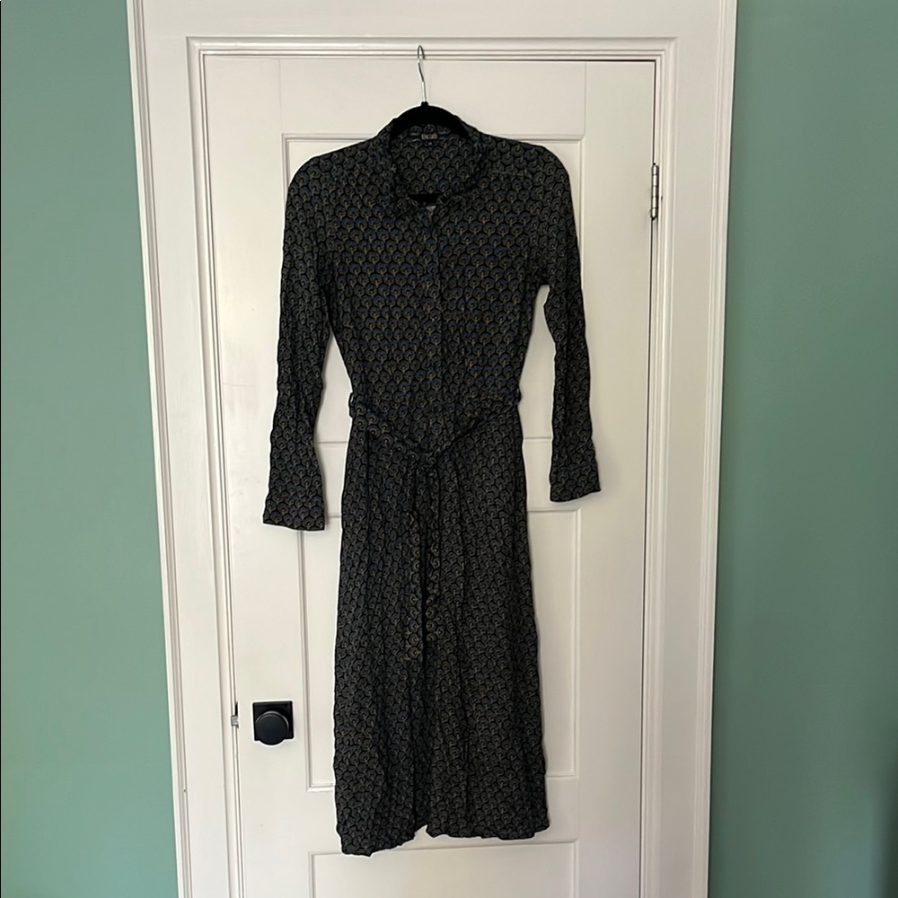 Chic Black and Green Patterned Long Sleeved Button Up Dress